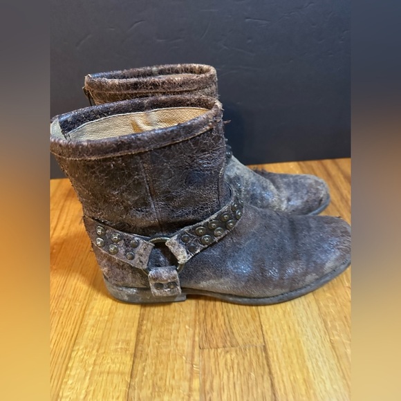 FRYE PHILLIP STUDDED HARNESS DISTRESSED BOOTS ANKLE LEATHER BIKER SIZE 8 1\2 B - Picture 1 of 14